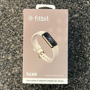 Fitbit Luxe soft gold stainless steel case & lunar white band